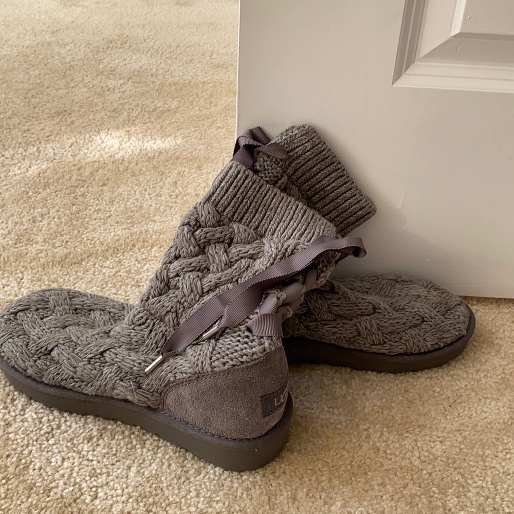 Isla Ugg Boots - Knit Booties - never worn NWOT